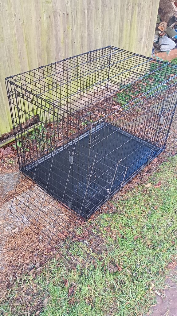 Folding dog cage 