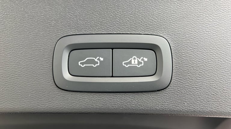 2023 Volvo XC40 Plus, B3 Mild hybrid, Petrol, Dark (360 Parking Camera, Apple Car Play) Estate Pe...