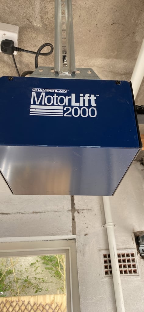 Electric garage door