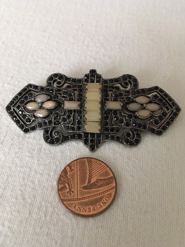 Italian UTERQUE Vintage Costume Pin Brooch