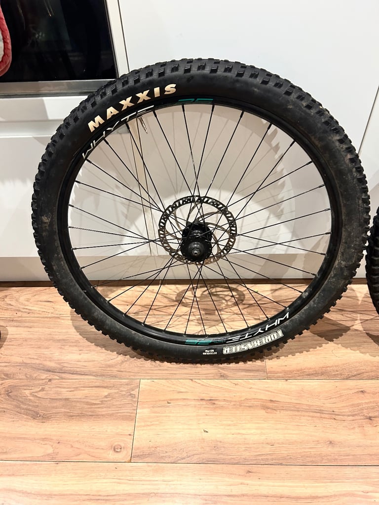 27.5 inch Whyte trail 25 wheelset with Maxxis tyres