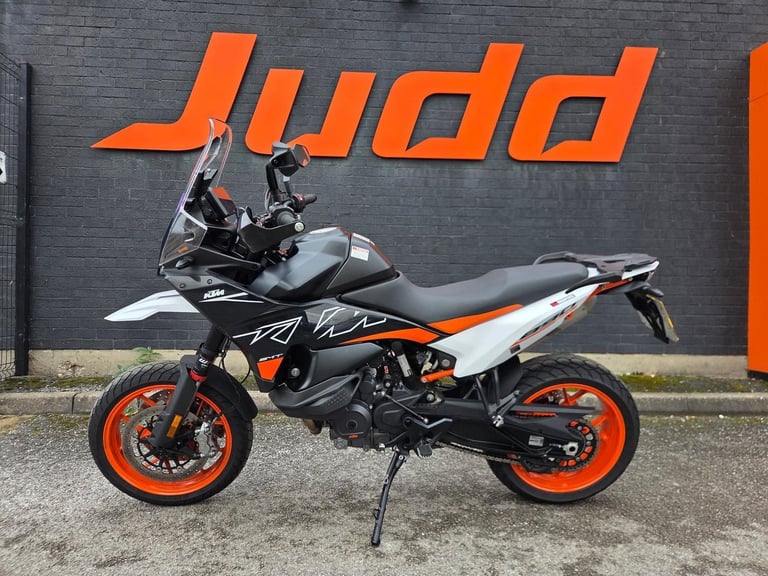 2023 KTM 890 SMT