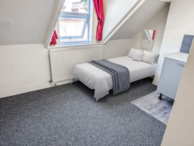 Shared House - DSS Only - All Ensuites. 5 mins to the high street