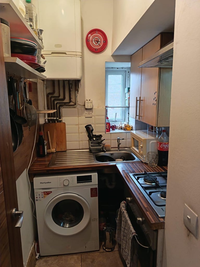 1 bedroom close to Dixons music nursery’s and schools 