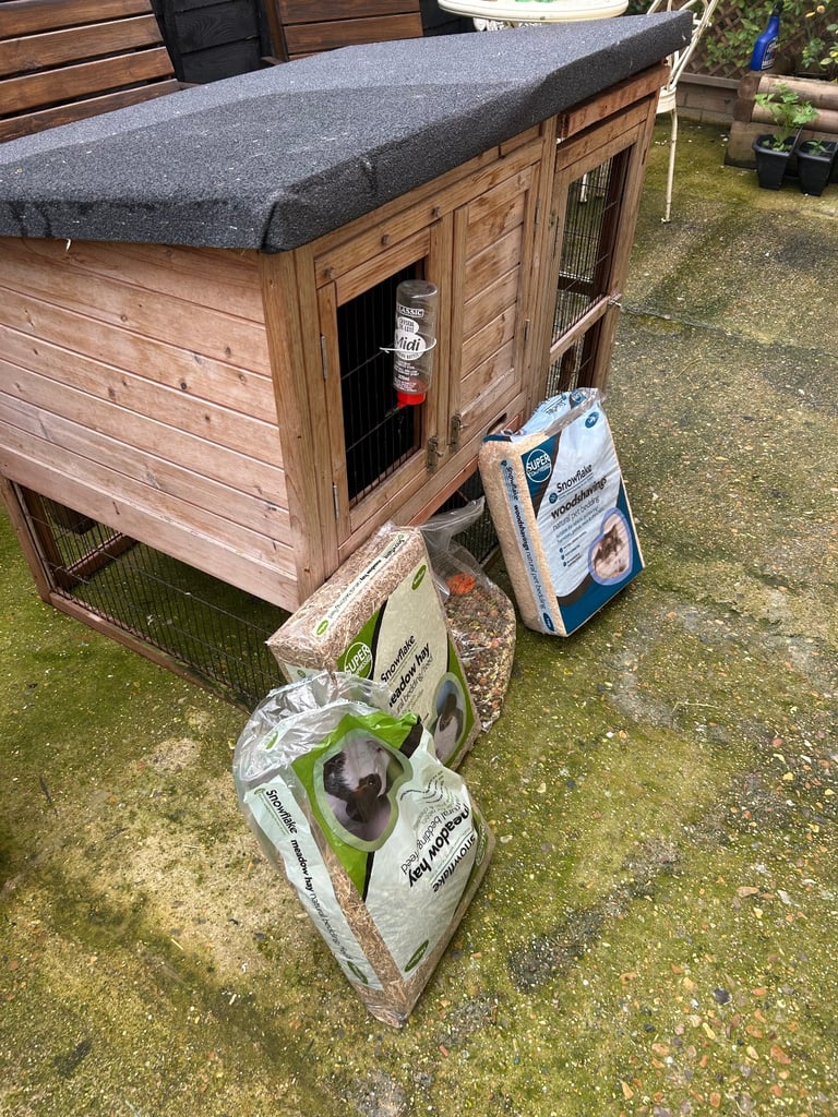 RABBIT HUTCH & ACCESSORIES