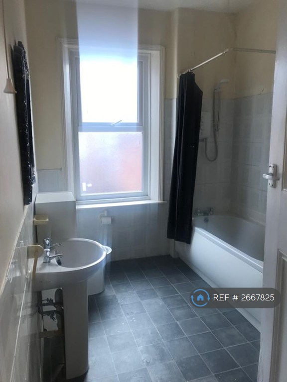2 bedroom flat in Claremont North Avenue, Gateshead, NE8 (2 bed) (#2667825)