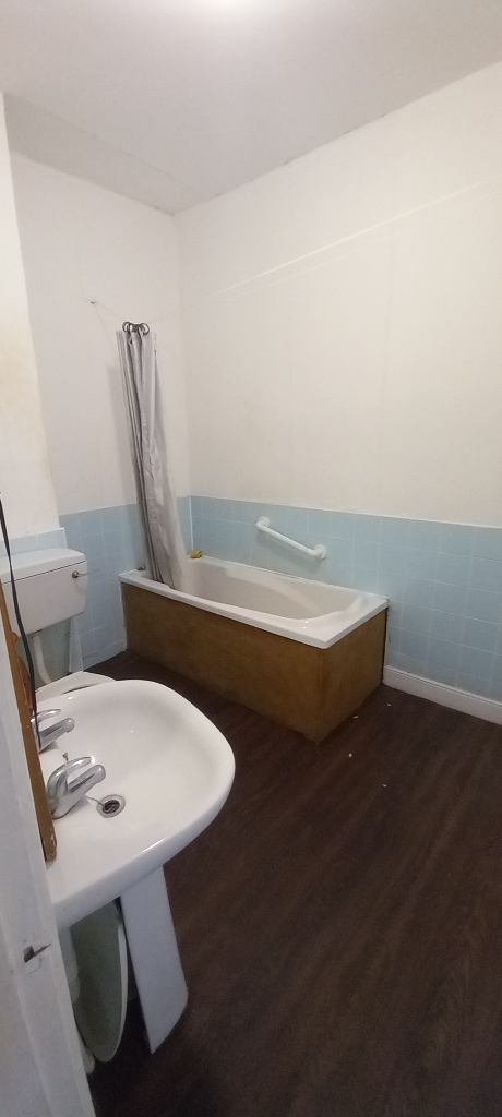 *LET BY**1 BEDROOM**FIRST FLOOR FLAT**St ANN STREET**HANLEY**