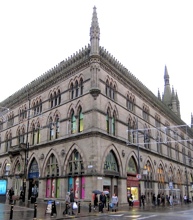Retail shop to let Bradford Town centre 
