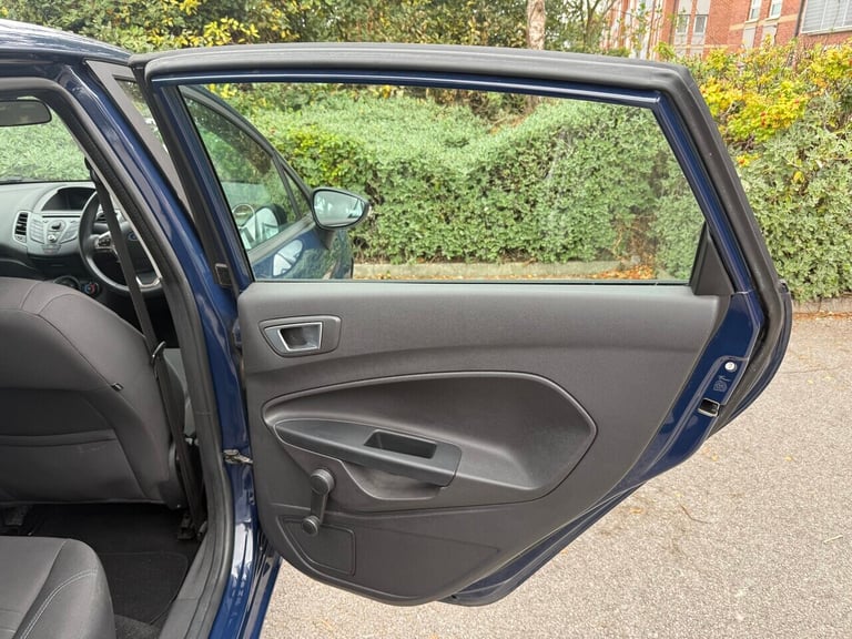 2014 Ford Fiesta 1.25 Style 5dr HATCHBACK PETROL Manual