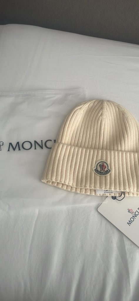 Moncler beanie cream