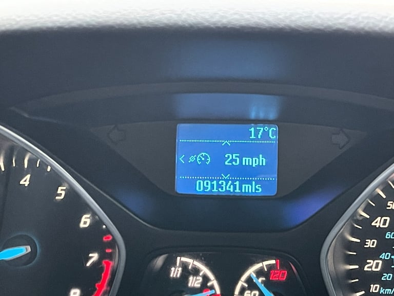 2014 Ford Focus 1.0 125 EcoBoost Zetec 5dr HATCHBACK Petrol Manual