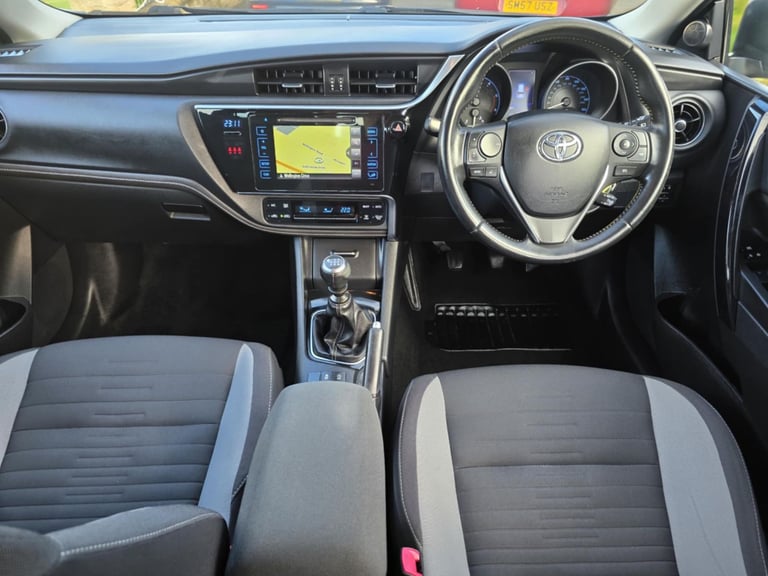 2017 EXCELLENT TOYOTA AURIS DIESEL-LOW DIESEL MILES-ULEZ FREE-FULL SERVICE HISTORY