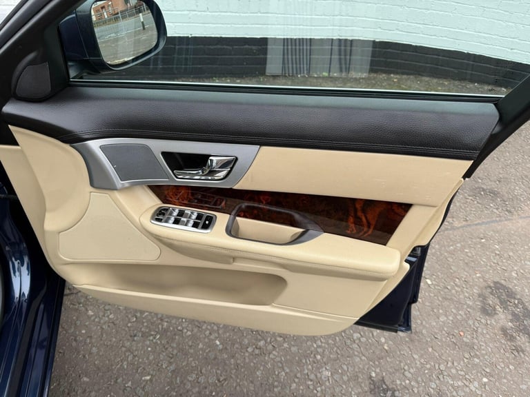 2013 Jaguar XF 2.2d Luxury Auto Euro 5 (s/s) 4dr SALOON Diesel Automatic