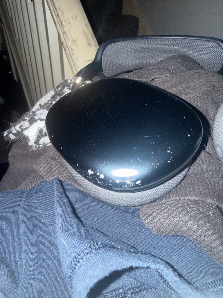 Second hand) AirPod pro maxes 