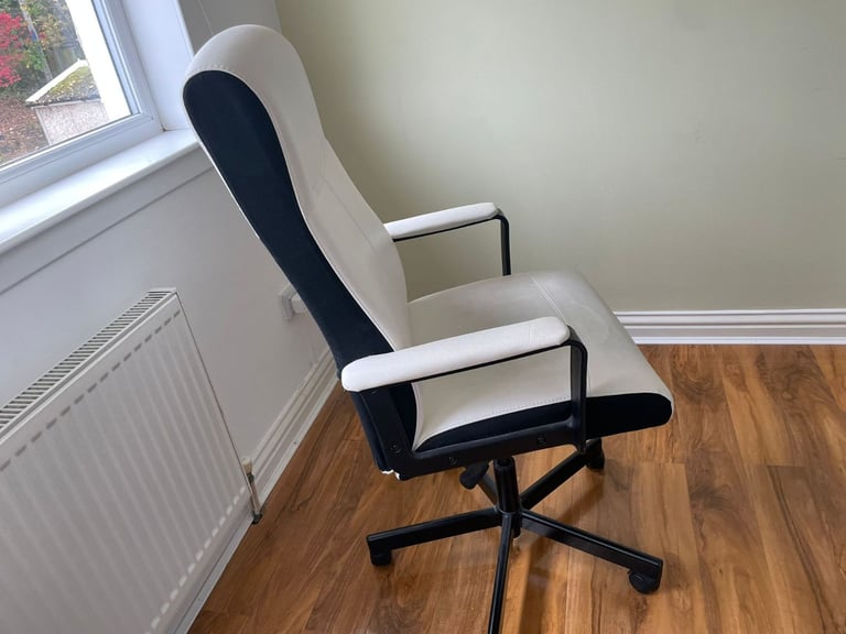 SWIVEL COMPUTER CHAIR IN WHITE & BLACK