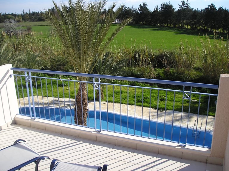 PAPHOS SELF-CATERING POOLSIDE VILLA APARTMENT TO RENT FOR HOLIDAYS IN CYPRUS LONG-TERM WINTER LETS