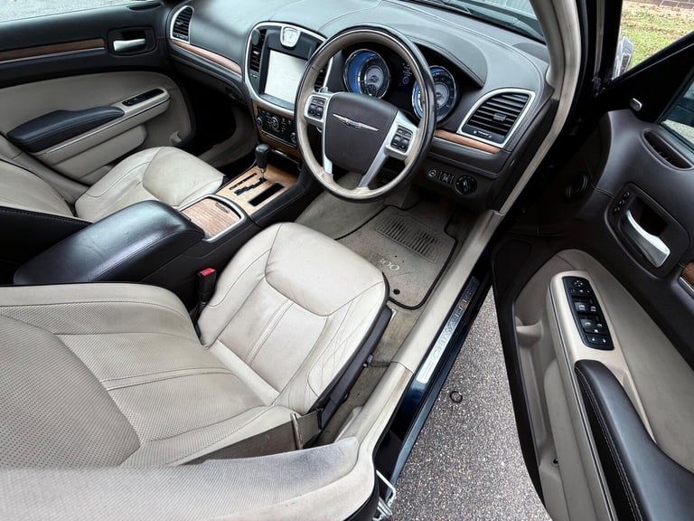 2013 Chrysler 300C 3.0 CRD V6 Executive Auto Euro 5 4dr SALOON Diesel Automatic
