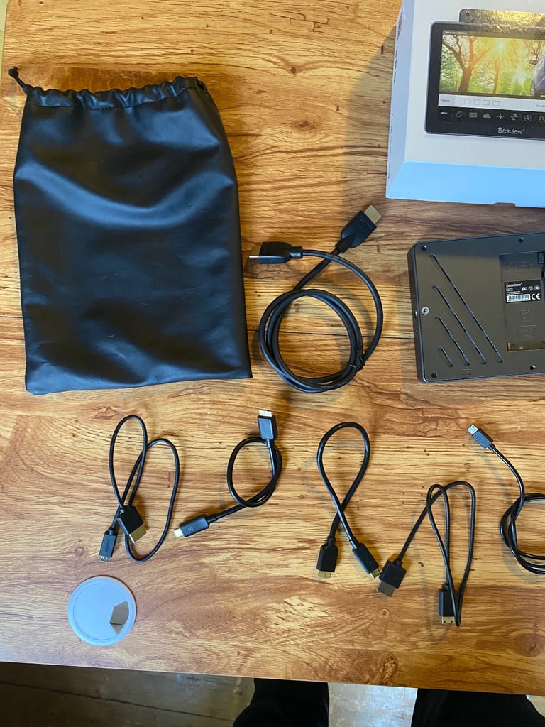 4k HDMI Camera monitor kit (plus battery & charger)