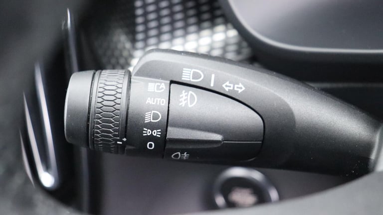 2025 Volvo XC40 B4 (P) Ultra Dark (Sunroof, Pilot Assist, 21' Alloys, BLIS) ESTATE Petrol/Electri...
