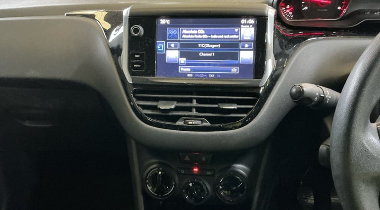 Just Had MOT, Peugeot, 208, 2015, Manual, 1398 (cc), 5 doors