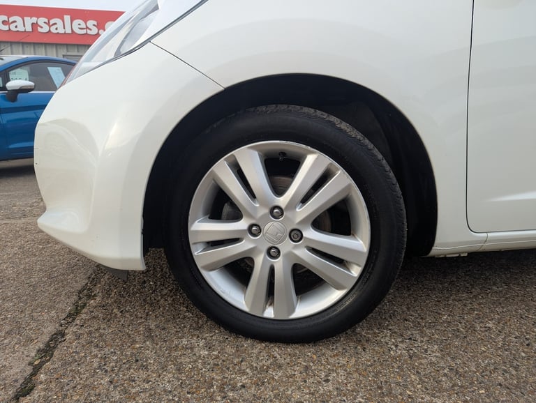 HONDA JAZZ 1.4 PETROL LOVELY CONDITION FULL SERVICE HISTORY SUPER RELIBALE