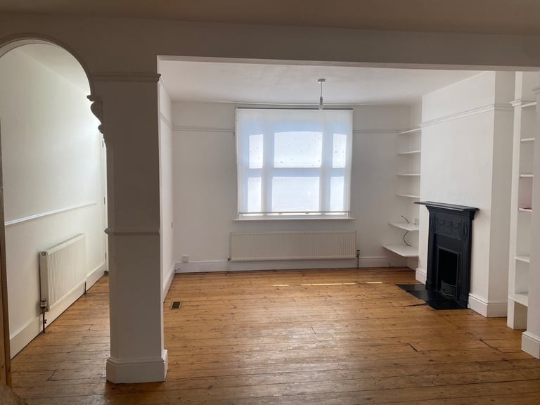3 bedroom period house in CB1, £2100p/m