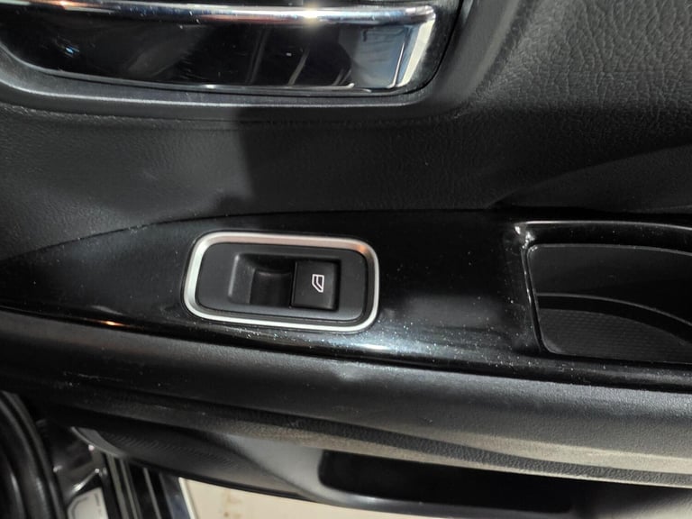 2019 Mitsubishi Outlander 2.4h TwinMotor 13.8kWh 4h CVT 4WD Euro 6 (s/s) 5dr ESTATE Petrol/Electr...