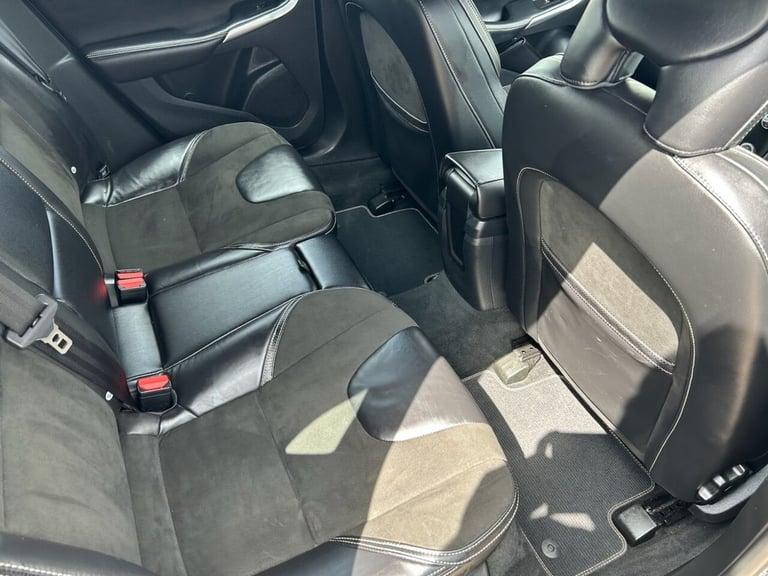 2017 Volvo V40 2.0 T2 R-Design Nav Plus Hatchback 5dr Petrol Manual Euro 6 (s/s) (122 ps) Hatchba...