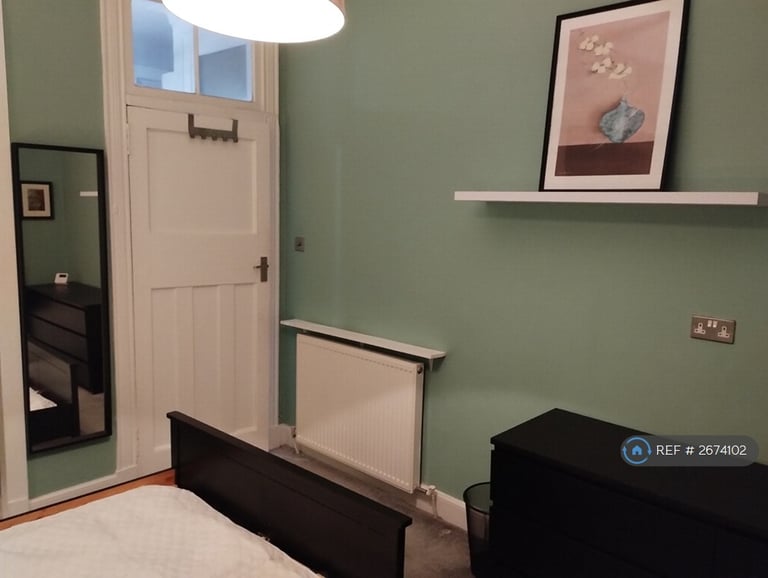 1 bedroom flat in Shakespeare Street, Glasgow, G20 (1 bed) (#2674102)