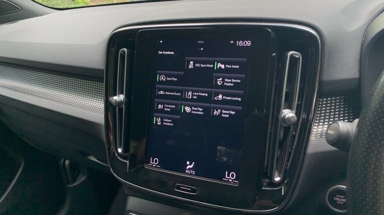 2020 Volvo XC40 R-Design, T3 automatic Estate Petrol Automatic