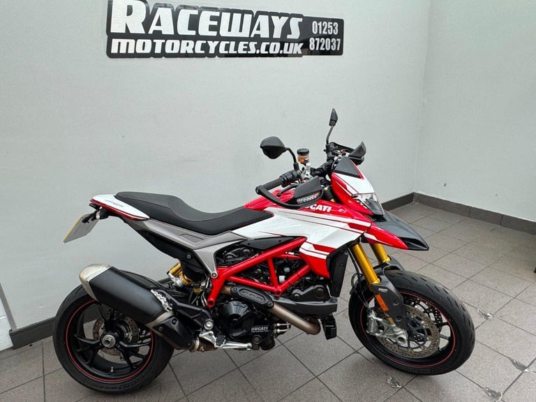 DUCATI HYPERMOTARD 939 SP RED 2016 16 REG, 10,111MILES USED MOTORCYCLE