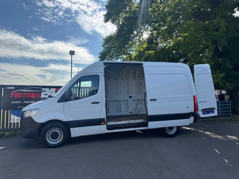 Mercedes-Benz Sprinter 3.5t H2 L2 Progressive Van++1 OWNER++CRUISE++REV