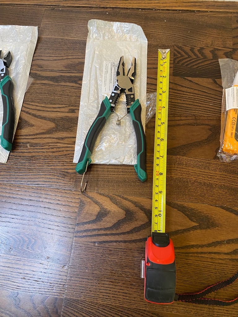 🔧 New Hand Tool Set – Makita Screwdriver + Pliers + Voltage Tester Pen (Metric System)