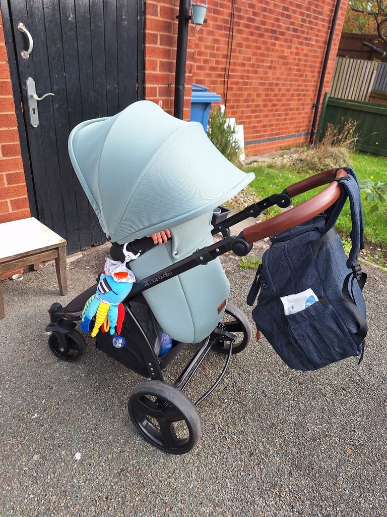 Pram. Ickle Bubba Stomp Urban 3-in-1 Travel System & Astral Car Seat