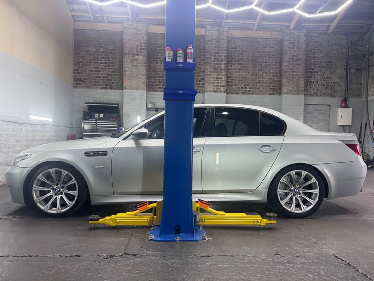 BMW, M5, Saloon, 2006, Semi-Auto, 4999 (cc), 4 doors
