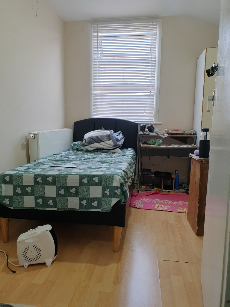 Single Room Available for 10 Weeks In Forest Gate Eastham Green Street Area