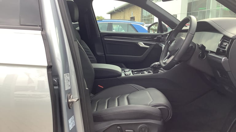 2025 Volkswagen Touareg 3.0 V6 TDI 4Motion 286 Black Edition 5dr Tip Auto Diesel Estate Estate Di...