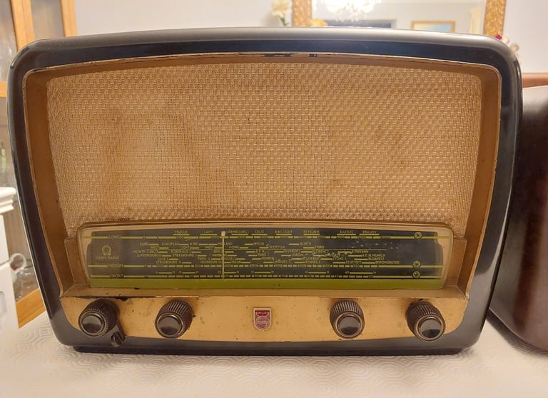 Vintage Philips 341A Bakelite Radio