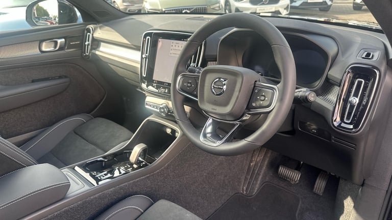 2025 Volvo XC40 Black Edition Ultra, B4 Mild hybrid, Petrol ESTATE Petrol/Electric Hybrid Automatic