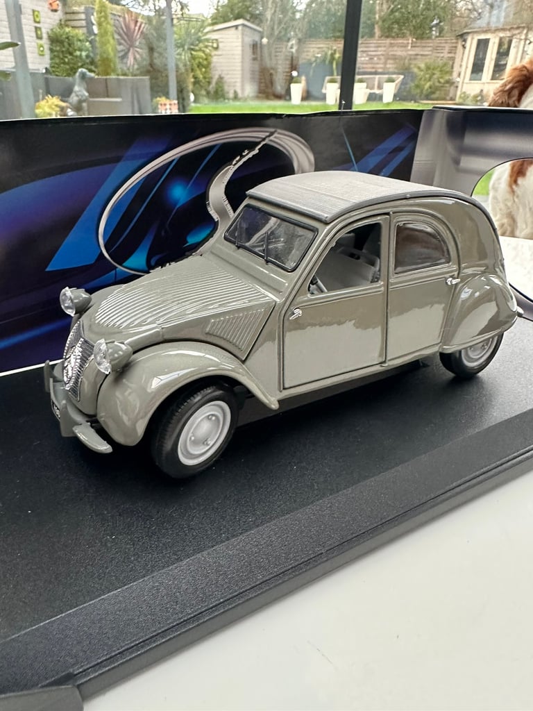 1/18 SPECIAL EDITION CITROEN 2CV GREY die cast model car maisto/burago