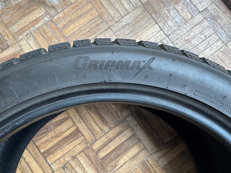 Gripmax Suregrip Pro Ice 235/45R19 