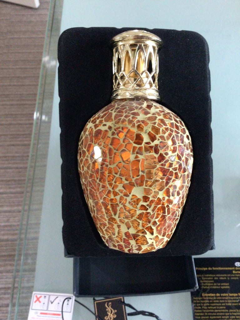 Ashleigh and Burwood fragrance lamp