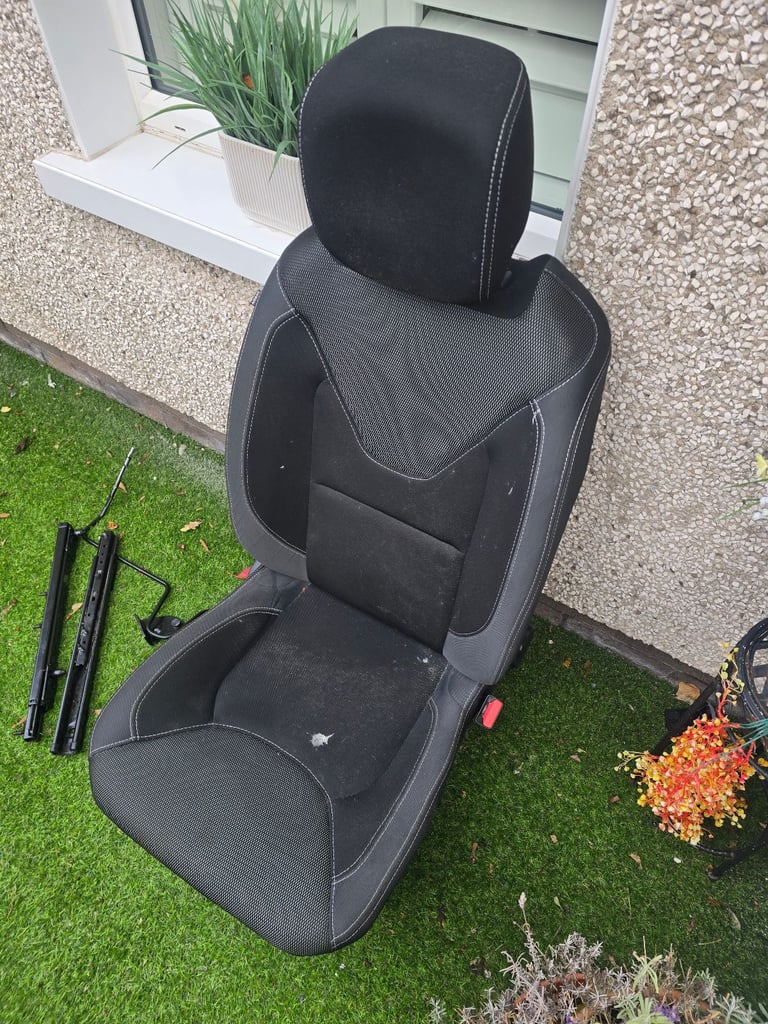 Renault clio 2015 driver side car seat