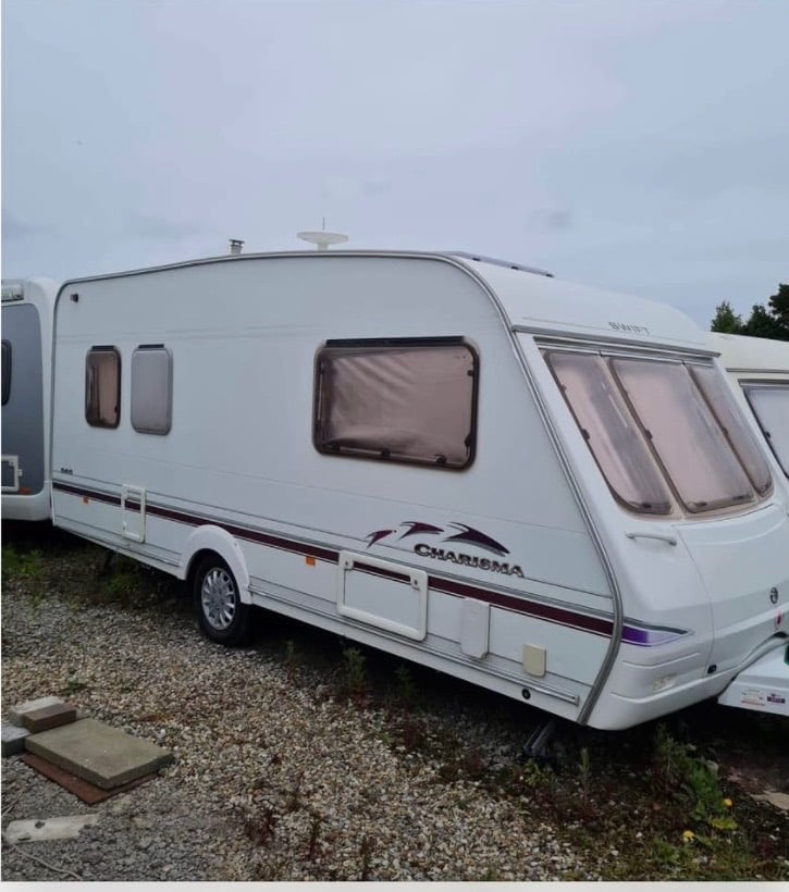 Swift charisma caravan