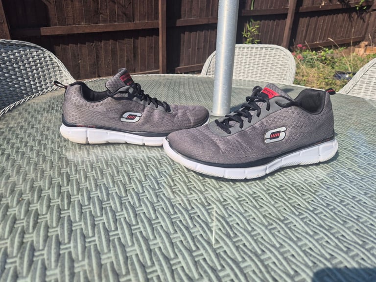 Sketchers trainers
