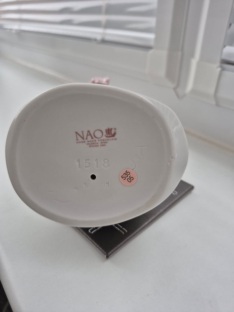 Nao by Lladro Figurine (Number 1518)