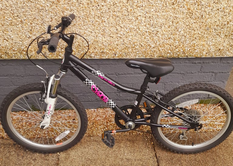 Apollo Chaos kids mountain bike 20inch wheel