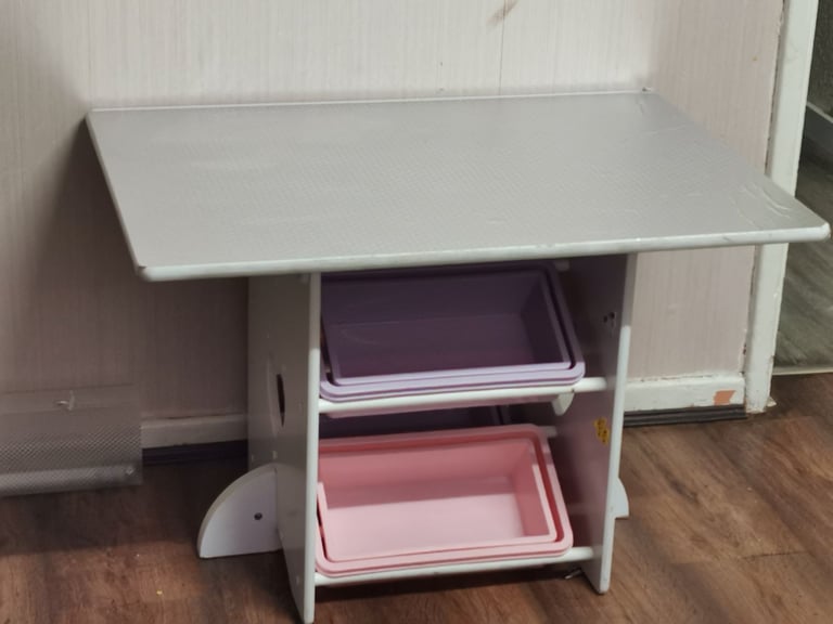 Kid's study table & writing board 