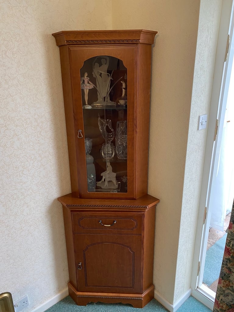 Corner display cabinet 