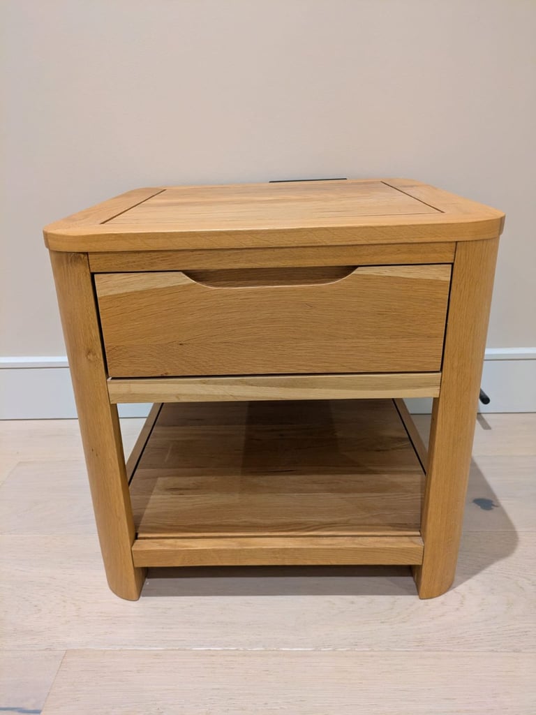 Solid Oak Bedside Table - Oak Furniture Romsey Range